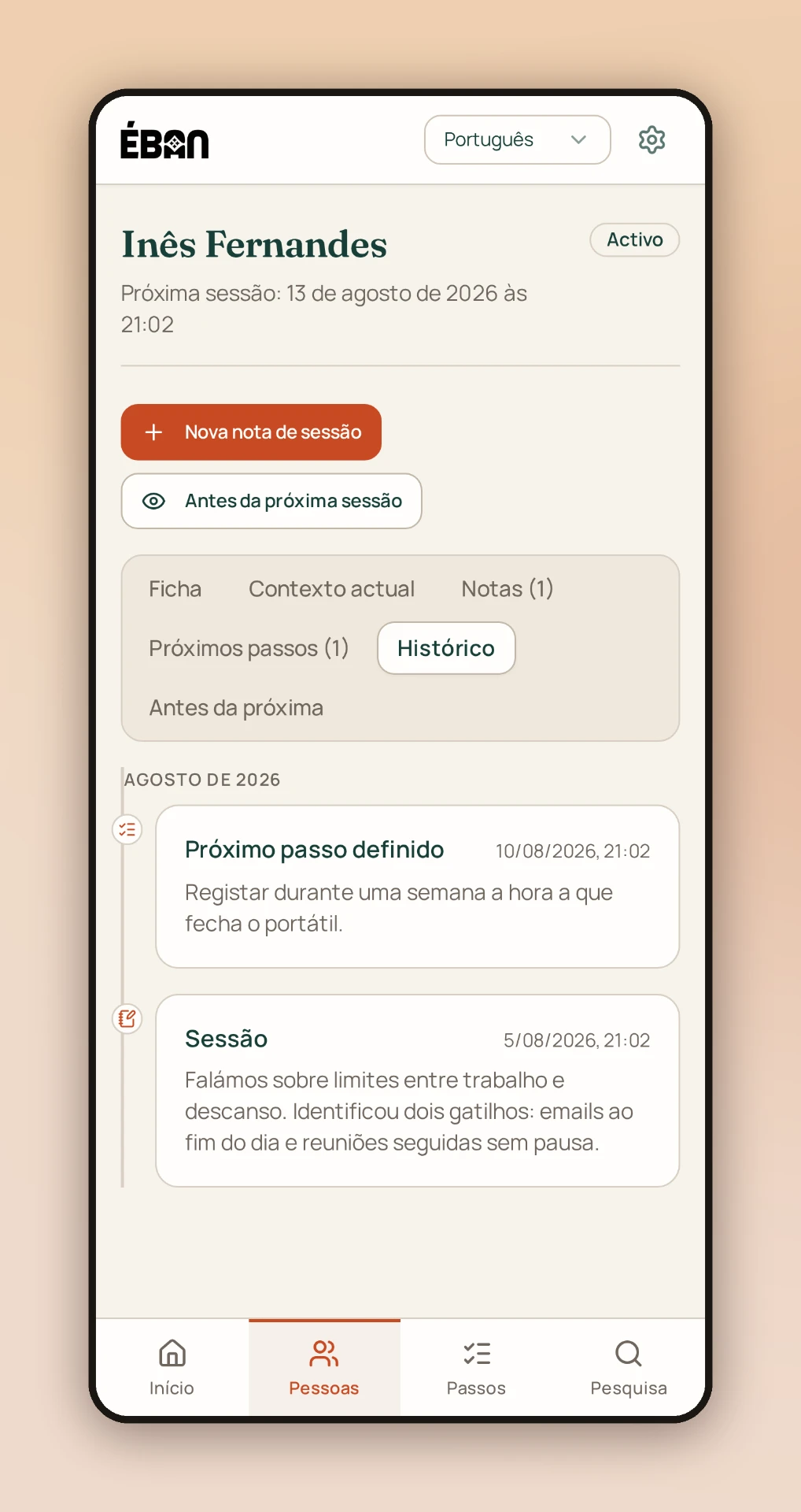 Ficha da pessoa e histórico — ecrã do MVP com conteúdo fictício
