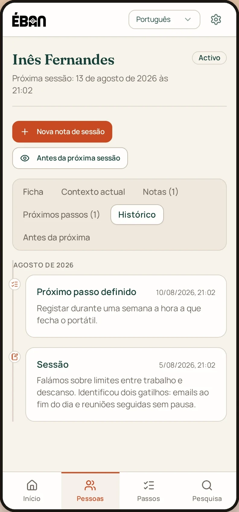 Ficha da pessoa e histórico — ecrã do MVP com conteúdo fictício